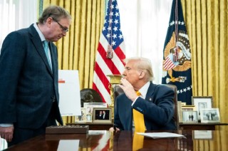 哈塞特如何成为特朗普的忠实拥趸与美联储主席候选人