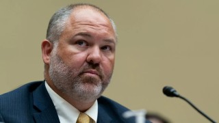 美媒：美国税局代理局长卷入马斯克与美财长之争，“任职仅72小时就被迫离职”