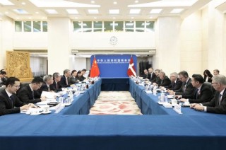 商务部部长王文涛会见丹麦外交大臣拉斯穆森（图）