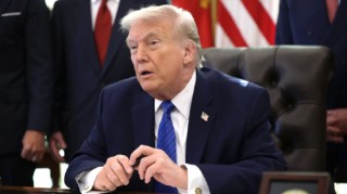 特朗普拟建立矿产储备，稀土矿企股价大涨