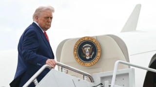 特朗普顾问在法律争端中为关税辩护，坚称关税“不会消失”