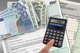 黄金在投资组合中能对冲哪些风险？