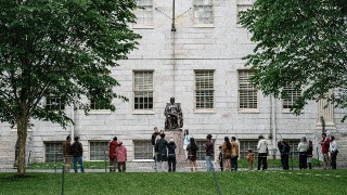 推迟、取消、转移到加拿大，这些学术会议为何“撤离”美国