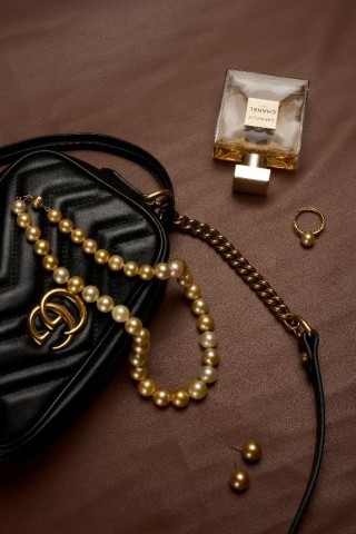 一件珠宝点亮春日场景，MiNG名皇珠宝以“天然质感”回应穿搭需求