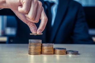 分红率仅10%、管理层薪酬低于行业平均，国恩股份五年借款46亿元扩张