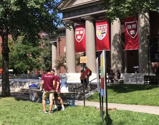 哈佛与白宫对决,美国人如何站队? 第1张 哈佛与白宫对决,美国人如何站队? 第1张