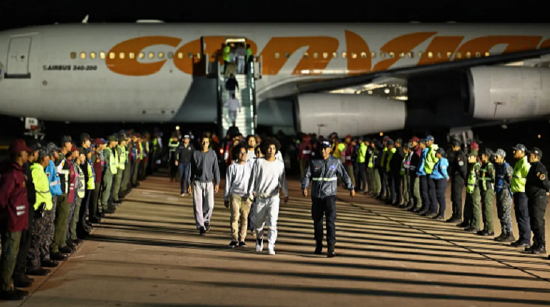 最高法院裁定特朗普可撤销50万移民的受保护身份,直至上诉结果出来 第1张 最高法院裁定特朗普可撤销50万移民的受保护身份,直至上诉结果出来 第1张