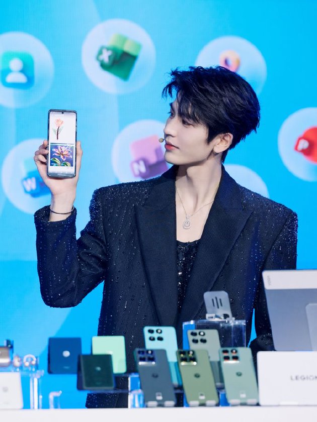 张凌赫代言！联想moto X70 Air AI手机亮相 天禧AI 3.5重磅发布  第4张