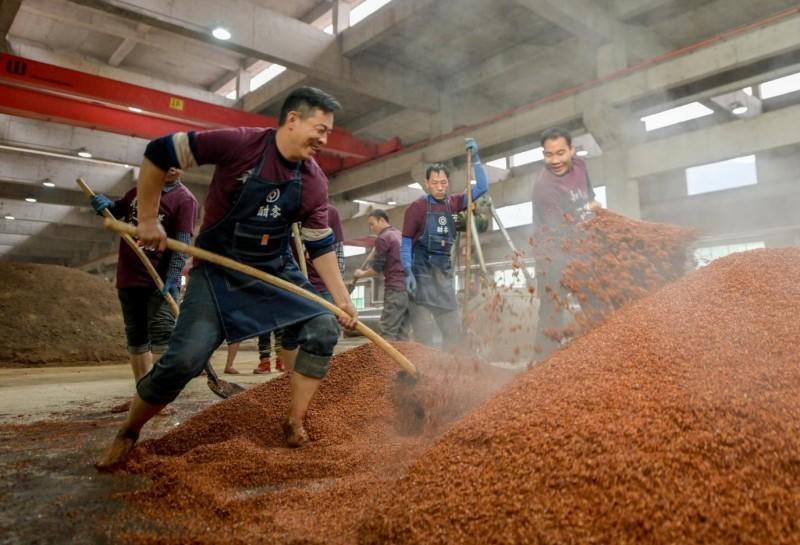 第四消费时代，酣客君丰的宴席酱酒“极品战略”如何破局？  第2张