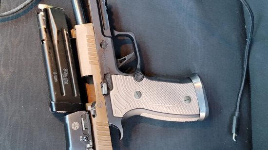 明尼苏达州州长沃尔兹要求特朗普叫停移民海关执法局在该州行动 第2张 明尼苏达州州长沃尔兹要求特朗普叫停移民海关执法局在该州行动 第2张