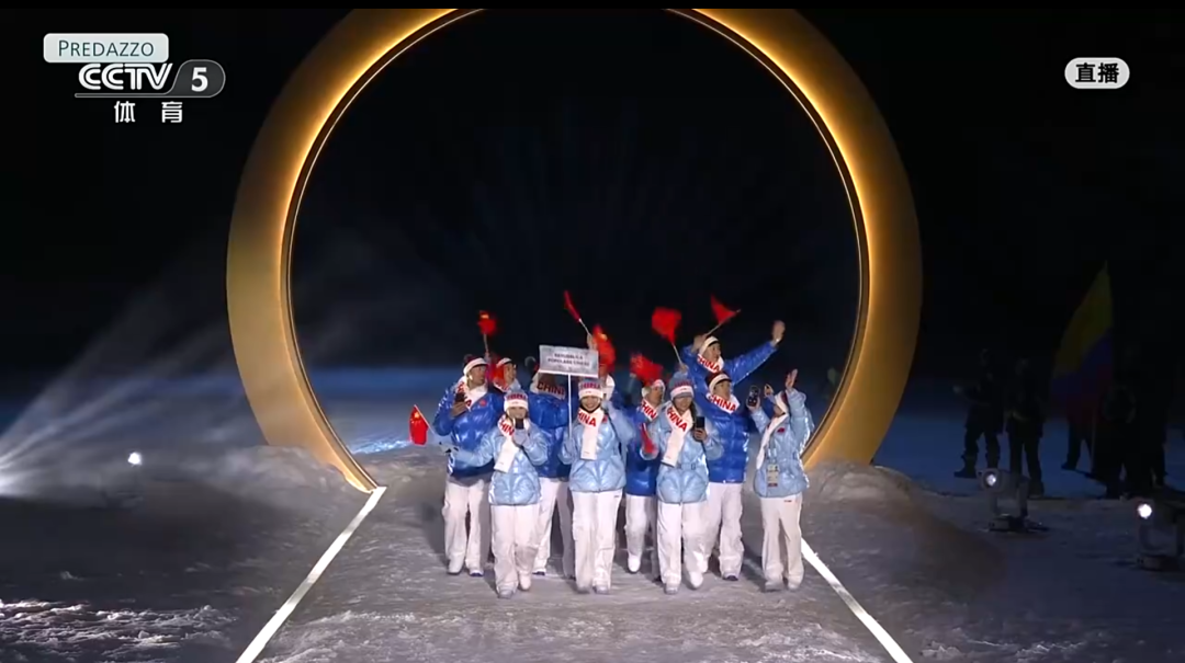 米兰冬奥会开幕,中国代表团亮相,谷爱凌再出征!郎朗时隔18年再登奥运开幕式舞台,奏响《奥林匹克颂》 第8张 米兰冬奥会开幕,中国代表团亮相,谷爱凌再出征!郎朗时隔18年再登奥运开幕式舞台,奏响《奥林匹克颂》 第8张