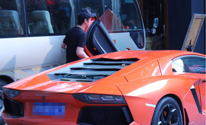 父亲身家超过李嘉诚,他不爱美女爱丑女,继承60亿家产坐地铁上班 第1张 父亲身家超过李嘉诚,他不爱美女爱丑女,继承60亿家产坐地铁上班 第1张