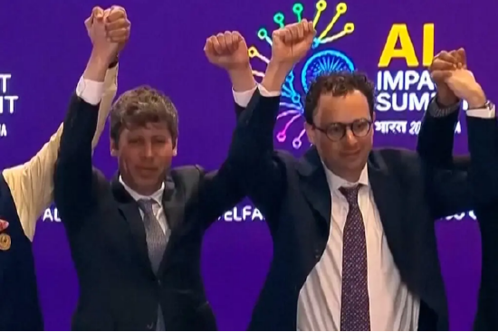 谄媚、献金、说谎？中东战争，美国这对AI宿敌彻底撕破了脸？｜硅谷观察  第5张