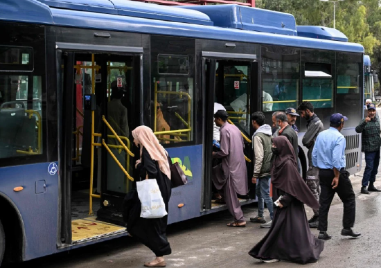 汽油价格暴涨40%后 巴基斯坦推出为期30天的免费公共交通 第1张 汽油价格暴涨40%后 巴基斯坦推出为期30天的免费公共交通 第1张